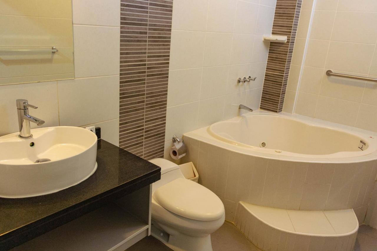Hotel Mochiks Чиклайо Екстериор снимка